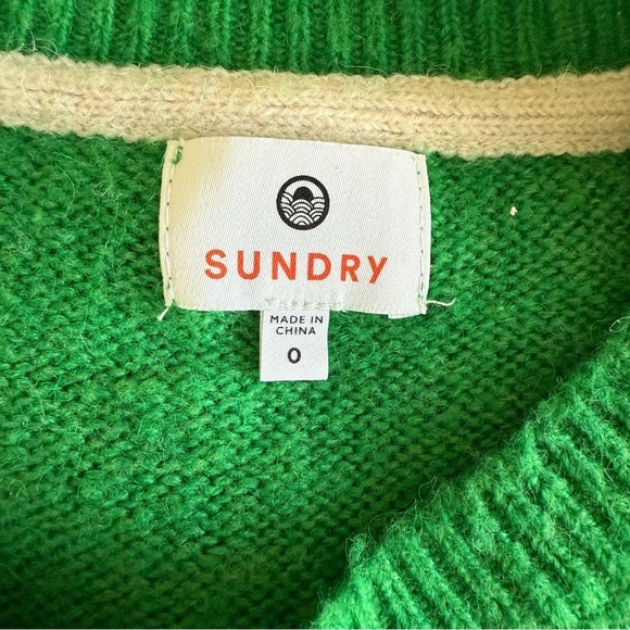Revolve Sundry Oversized Sweater in Emerald & Eggshell - Picture 12 of 14
